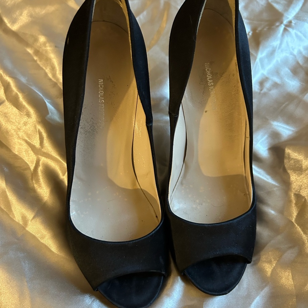 Nicholas Kirkwood Black Peep-Toe Heels